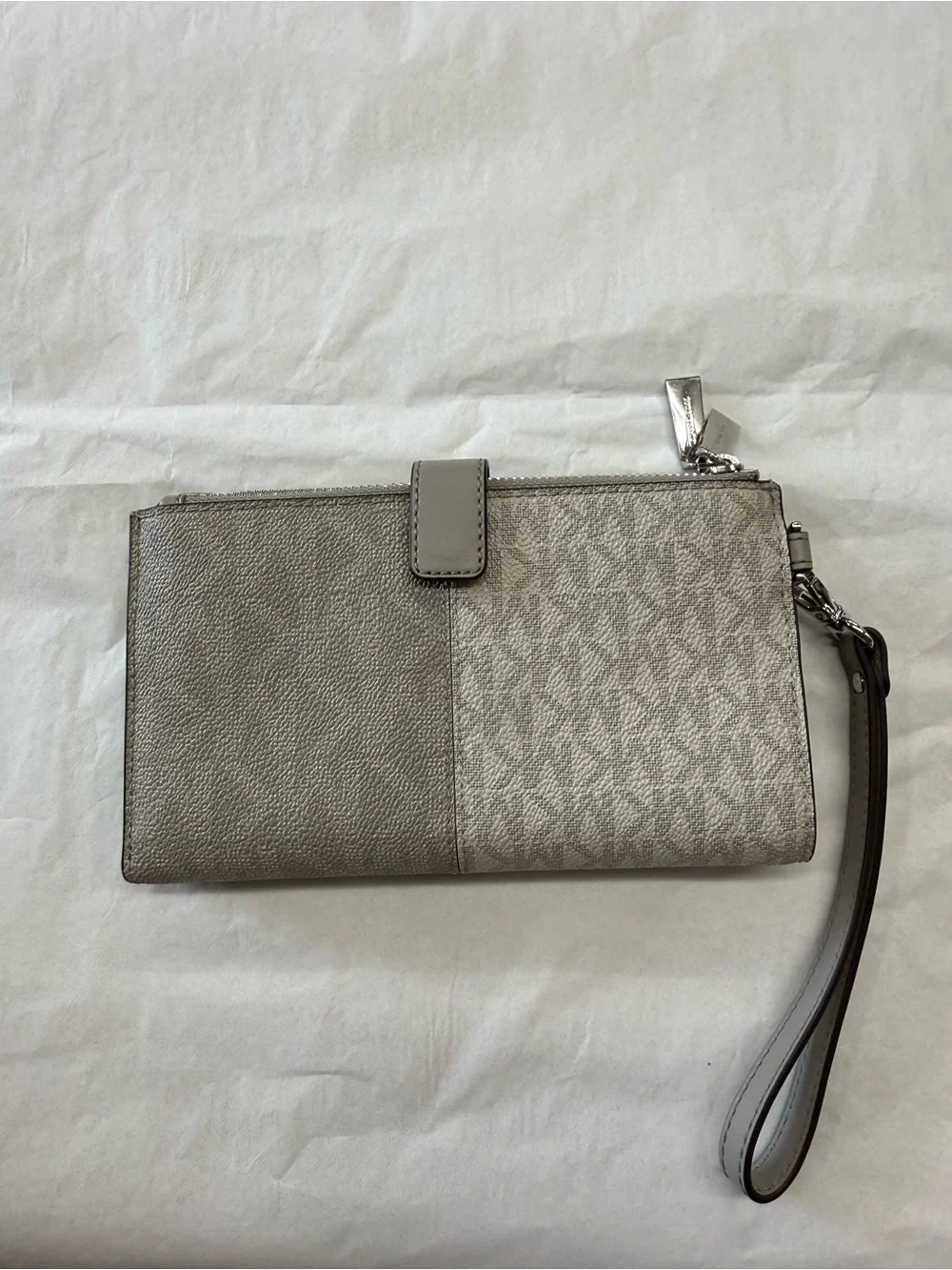 Michael Kors Jet Set Travel Double Zip Wristlet MK Signature Gray Like New